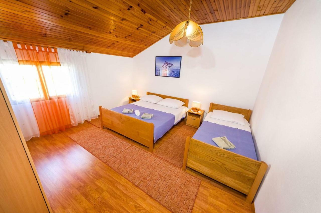 Apartment Matkos - With Garden And Terrace Nin Kültér fotó
